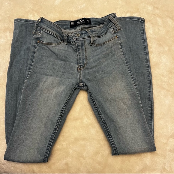 Hollister Jean’s - Picture 3 of 5